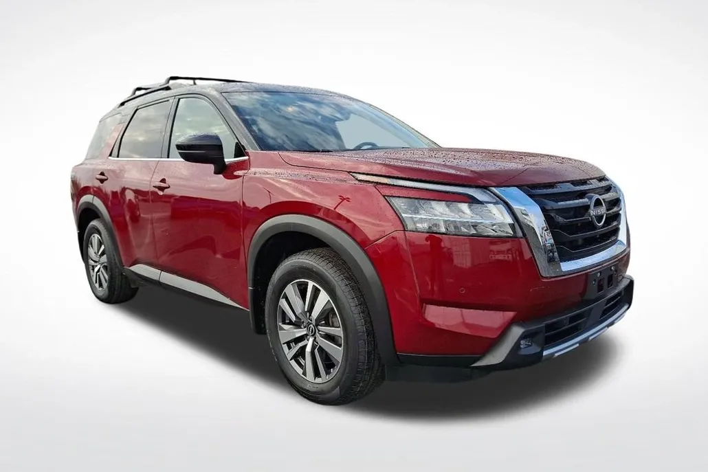 2022 Nissan Pathfinder SL photo 1