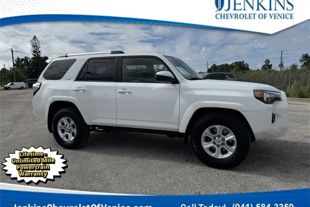 2021 Toyota 4Runner SR5 photo 1