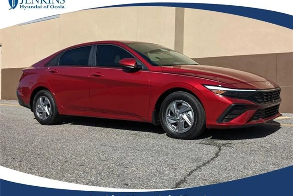 2025 Hyundai Elantra SE photo 1
