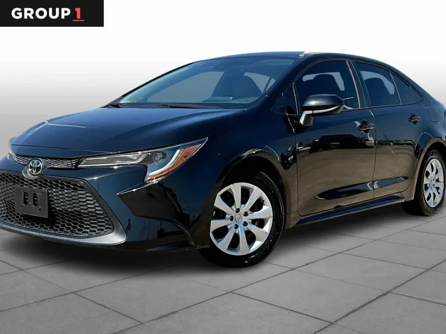 2022 Toyota Corolla LE photo 1