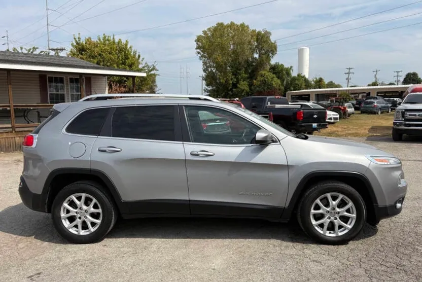 2015 Jeep Cherokee Latitude photo 1