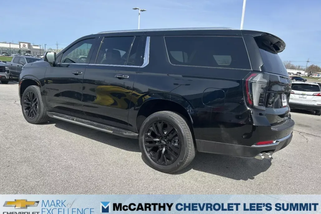 2025 Chevrolet Suburban Premier photo 1