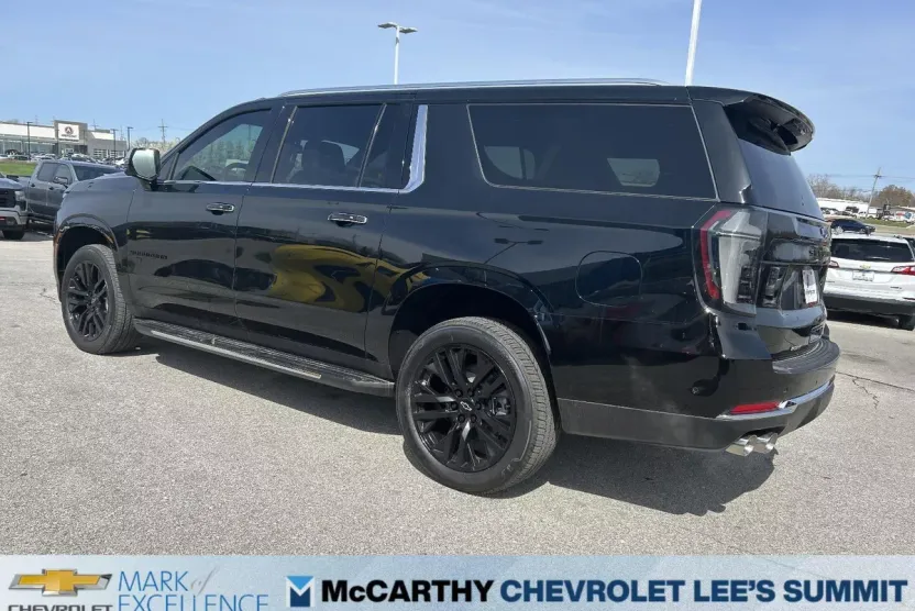 2025 Chevrolet Suburban Premier photo 1