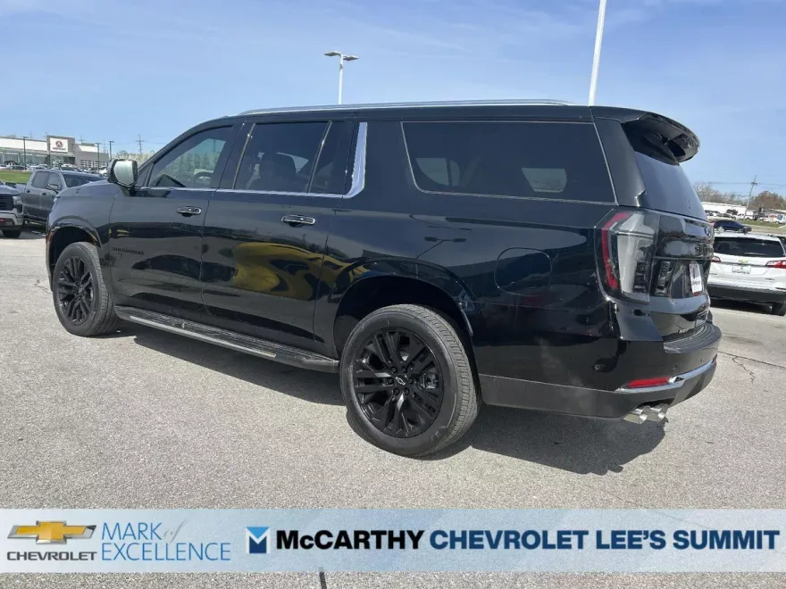 2025 Chevrolet Suburban Premier photo 1
