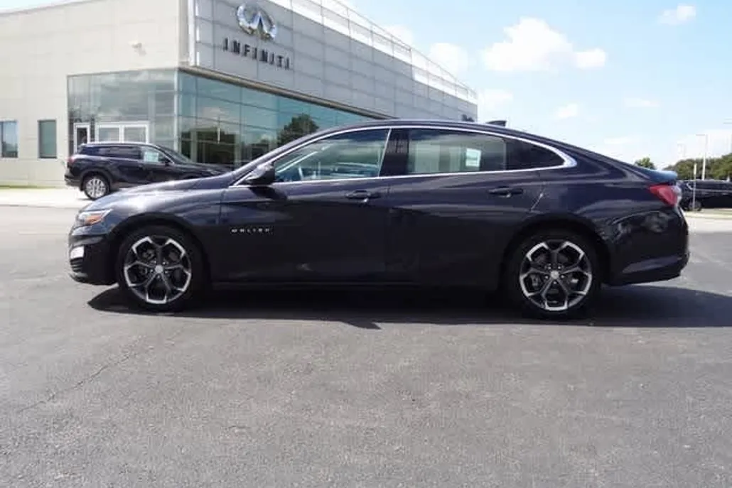 2022 Chevrolet Malibu 1LT photo 1