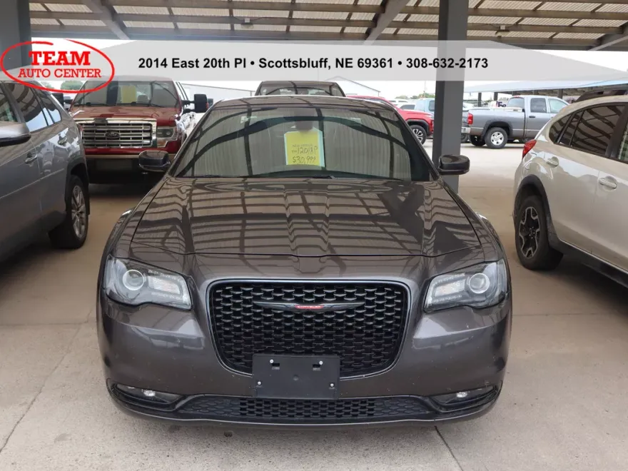 2023 Chrysler 300 photo 1