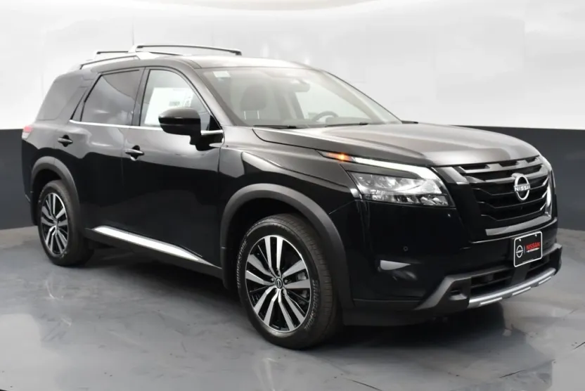 2025 Nissan Pathfinder Platinum photo 1