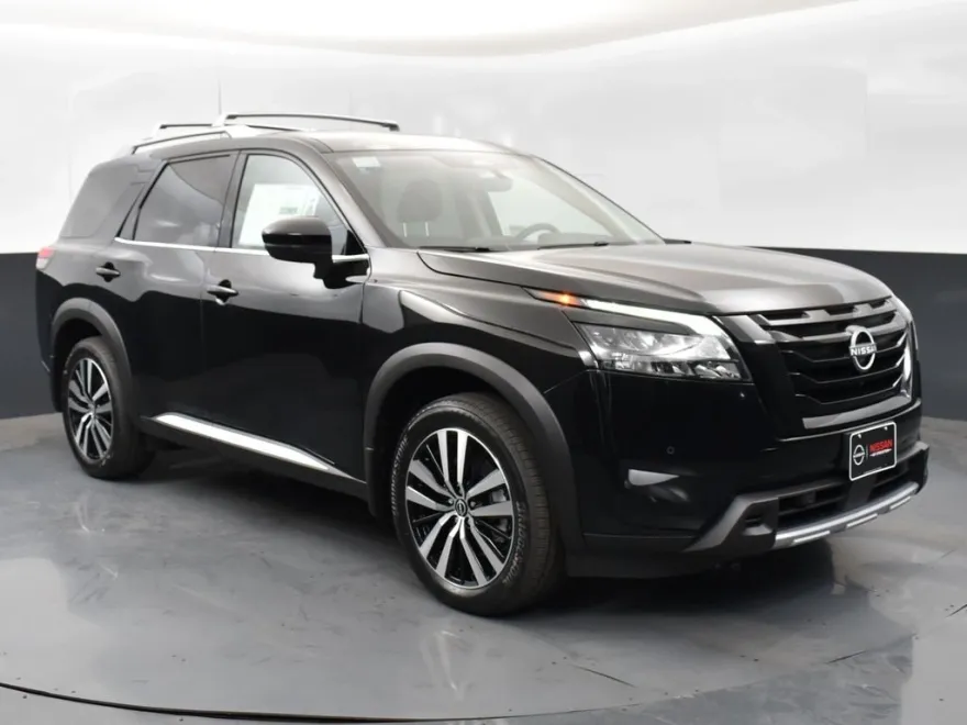 2025 Nissan Pathfinder Platinum photo 1