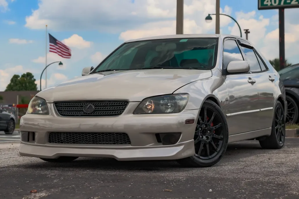 2004 Lexus IS 300 photo 1