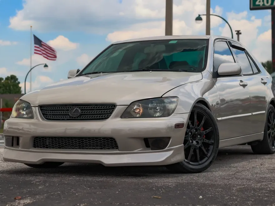 2004 Lexus IS 300 photo 1
