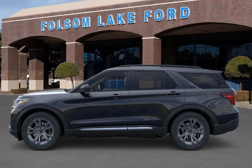 2025 Ford Explorer photo 1