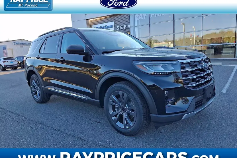 2025 Ford Explorer photo 1
