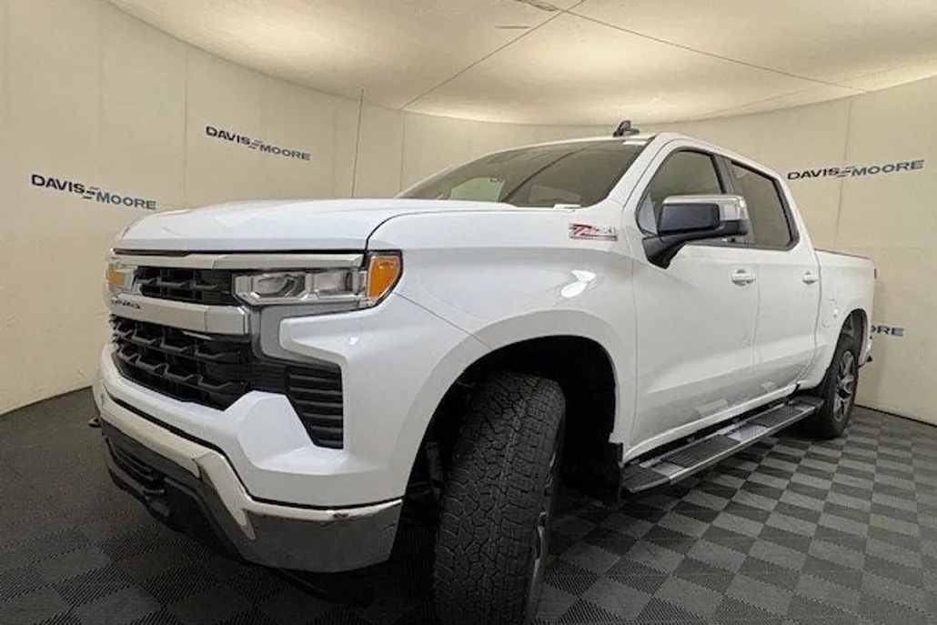 2026 Chevrolet Silverado 1500 LT photo 1