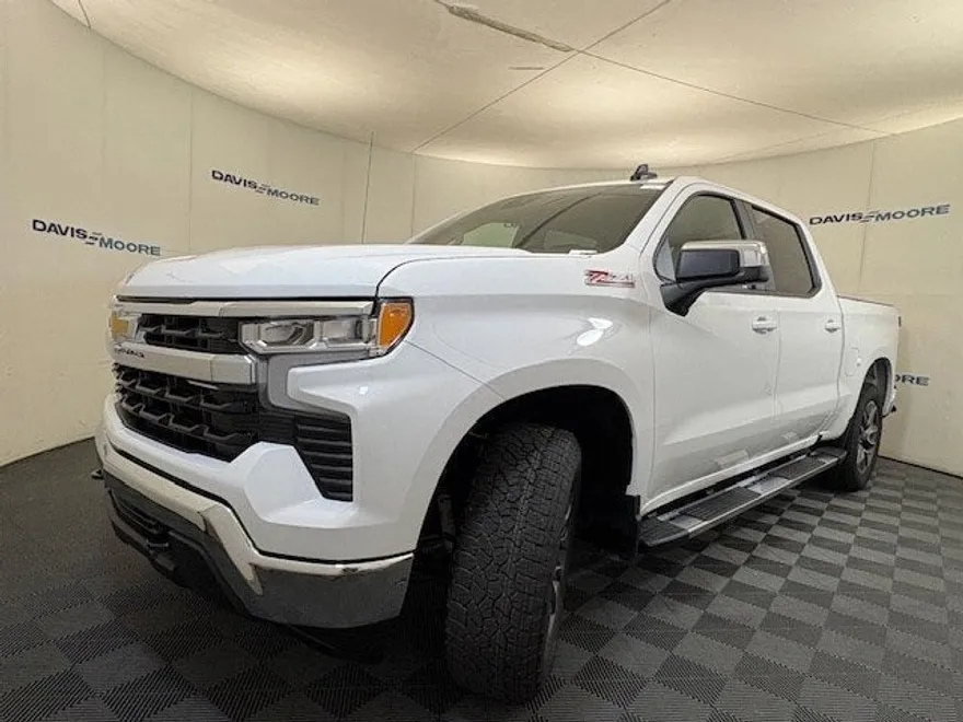 2026 Chevrolet Silverado 1500 LT photo 1