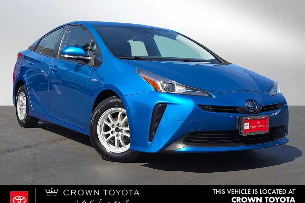 2021 Toyota Prius LE photo 1
