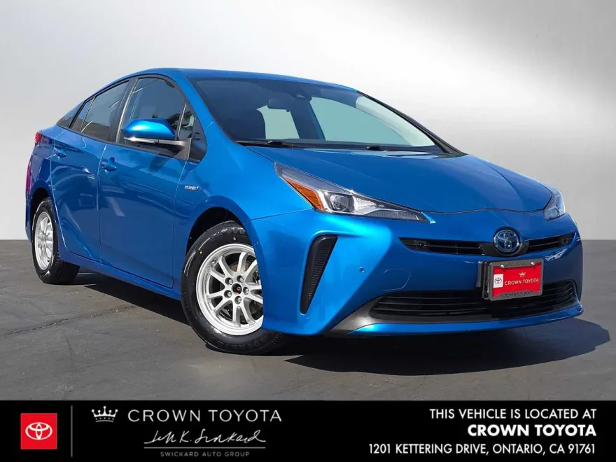 2021 Toyota Prius LE photo 1