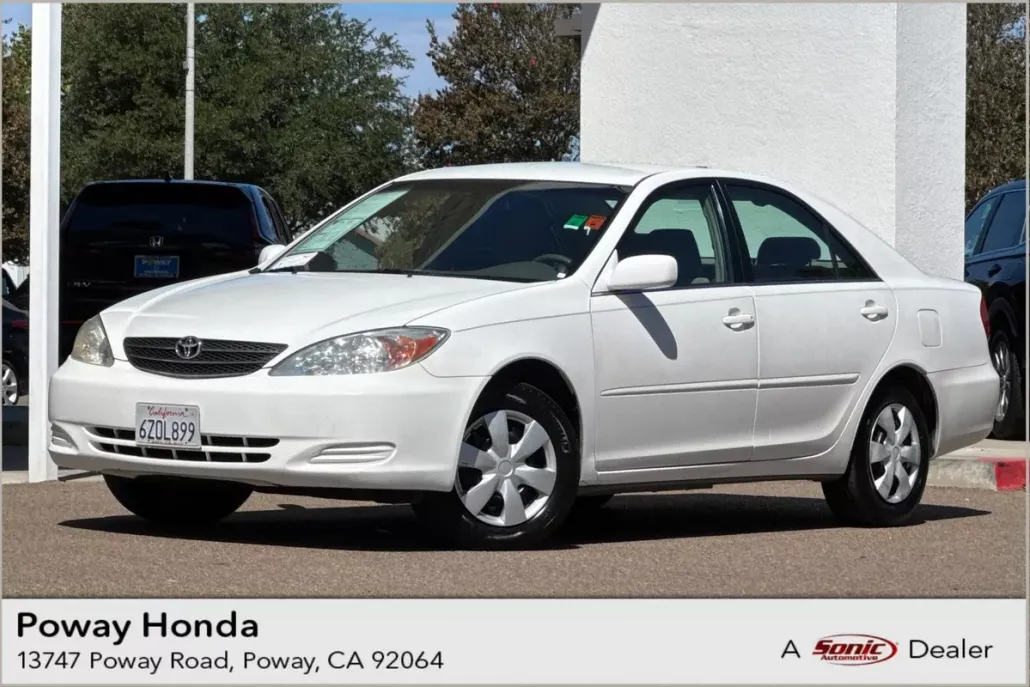 2004 Toyota Camry LE photo 1