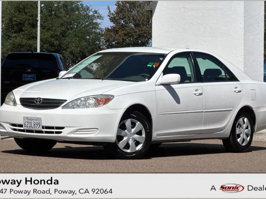 2004 Toyota Camry LE photo 1