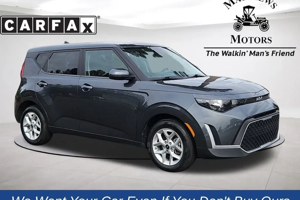 2024 Kia Soul LX photo 1