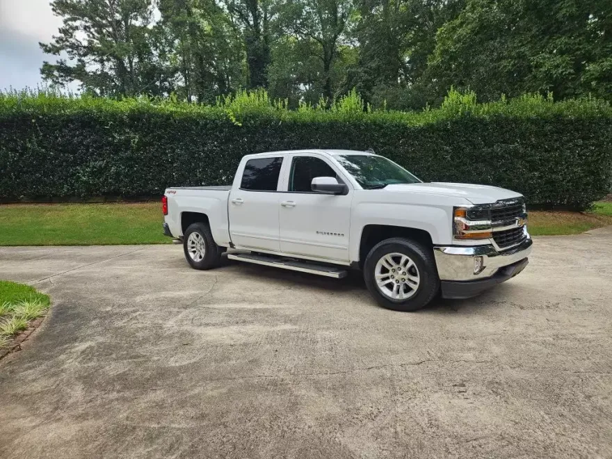 2018 Chevrolet Silverado 1500 LT photo 1