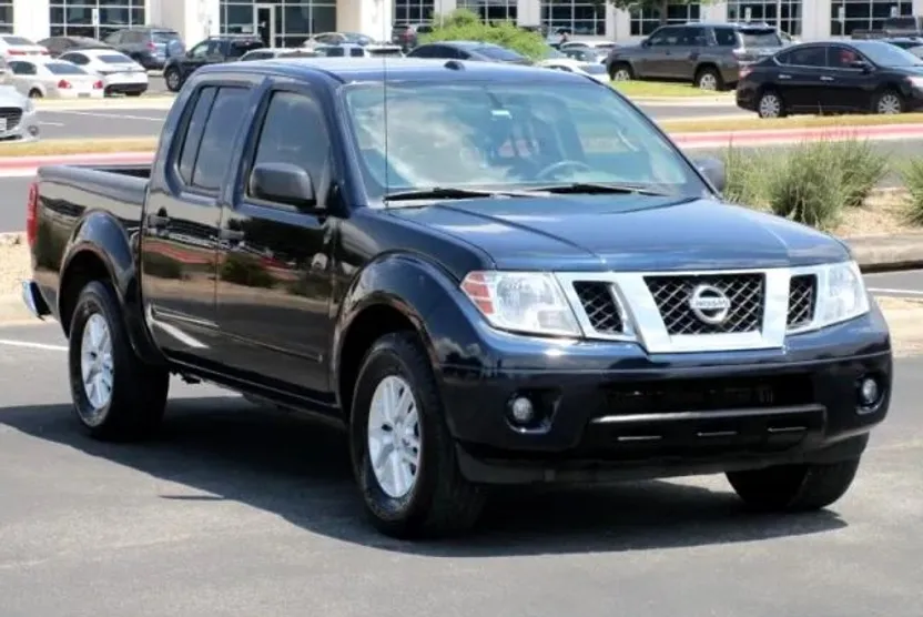 2016 Nissan Frontier Crew Cab SV photo 1