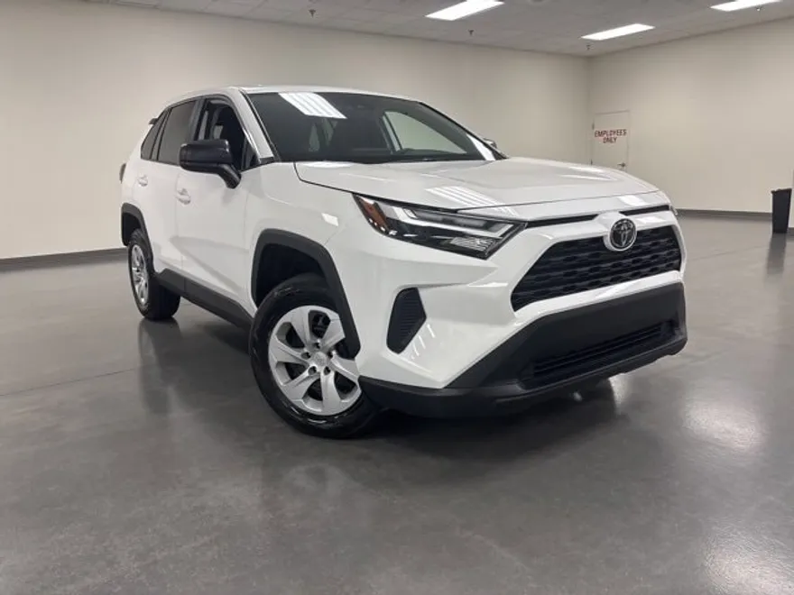 2024 Toyota RAV4 LE photo 1