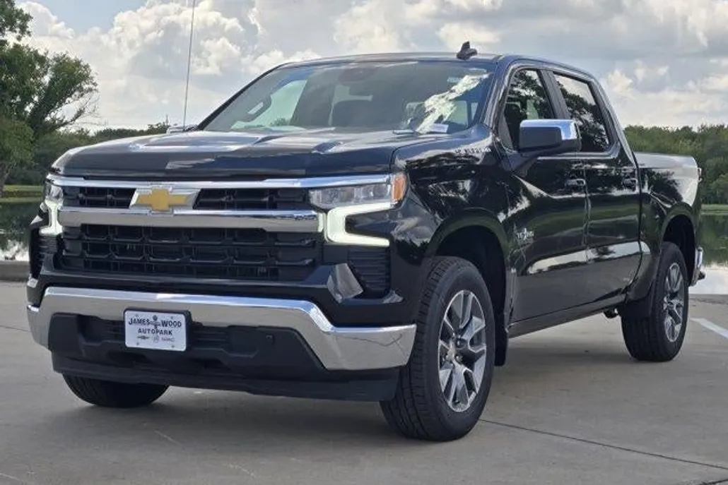2026 Chevrolet Silverado 1500 LT photo 1