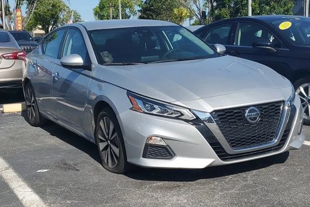 2022 Nissan Altima 2.5 SV photo 1