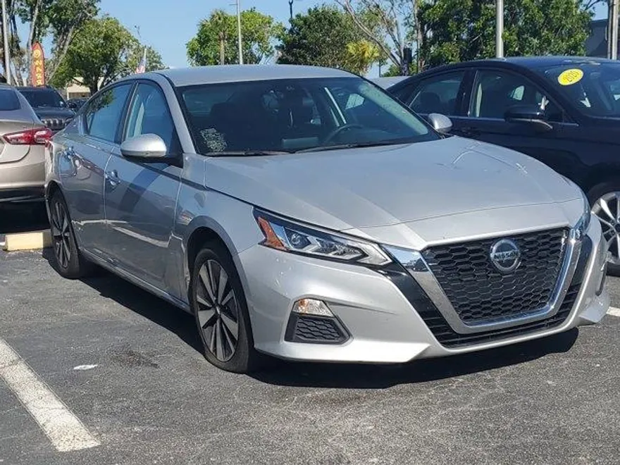2022 Nissan Altima 2.5 SV photo 1