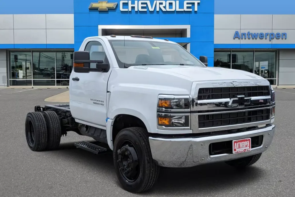 2023 Chevrolet Silverado 5500HD Work Truck photo 1