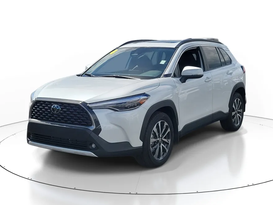 2024 Toyota Corolla Cross XLE photo 1