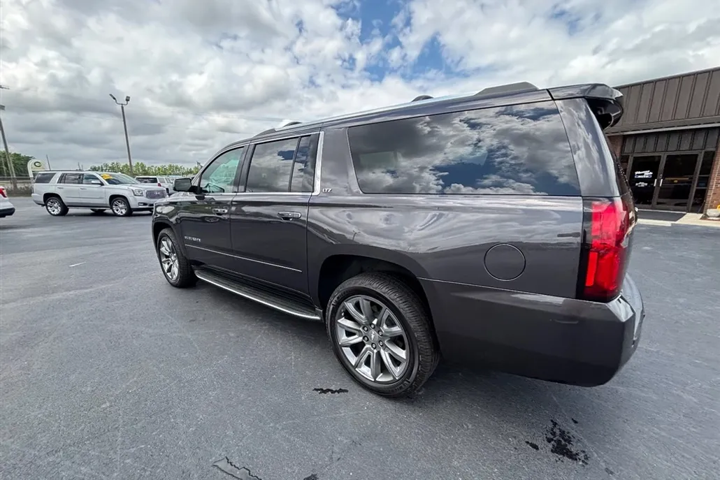 2016 Chevrolet Suburban LTZ photo 1