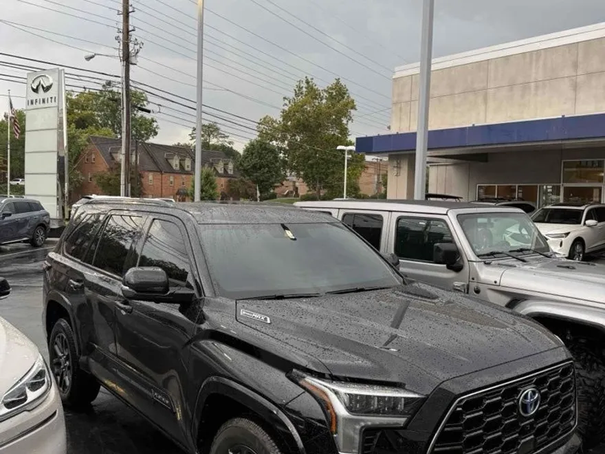 2023 Toyota Sequoia Platinum photo 1
