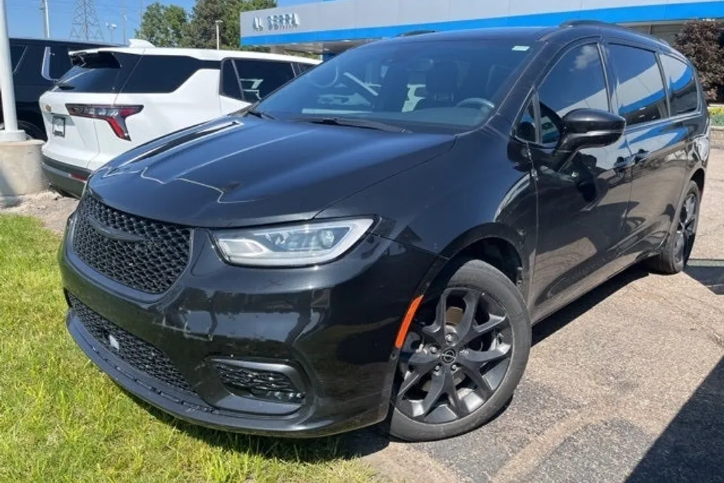 2022 Chrysler Pacifica Limited photo 1