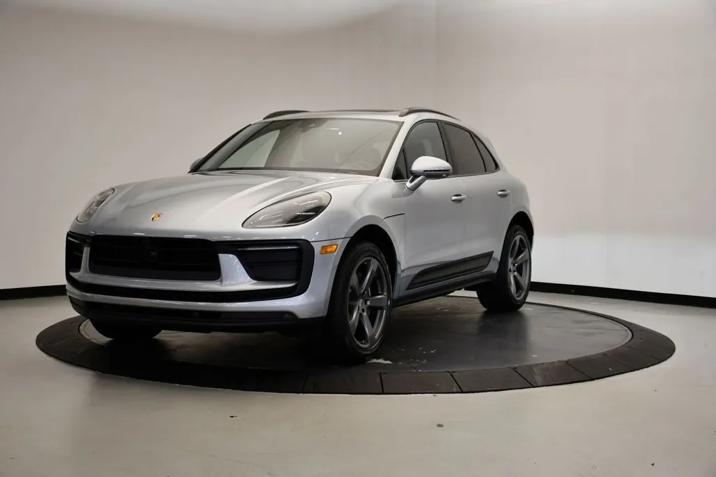 2026 Porsche Macan Base photo 1