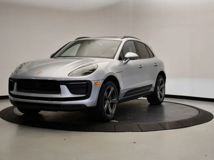2026 Porsche Macan Base photo 1