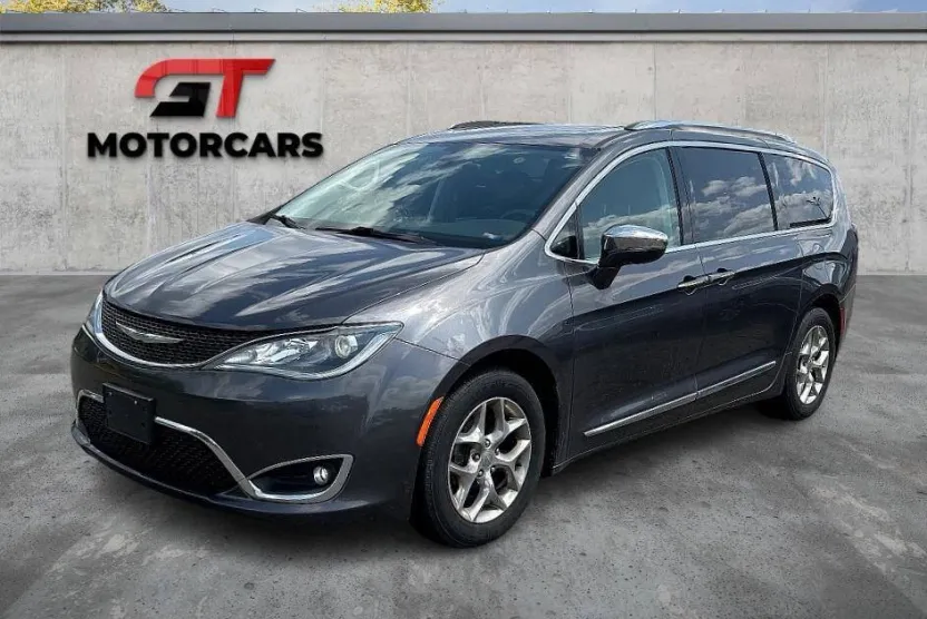 2017 Chrysler Pacifica Limited photo 1