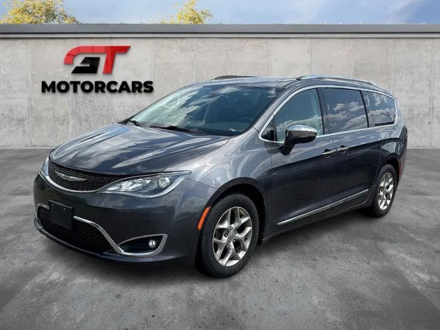 2017 Chrysler Pacifica Limited photo 1