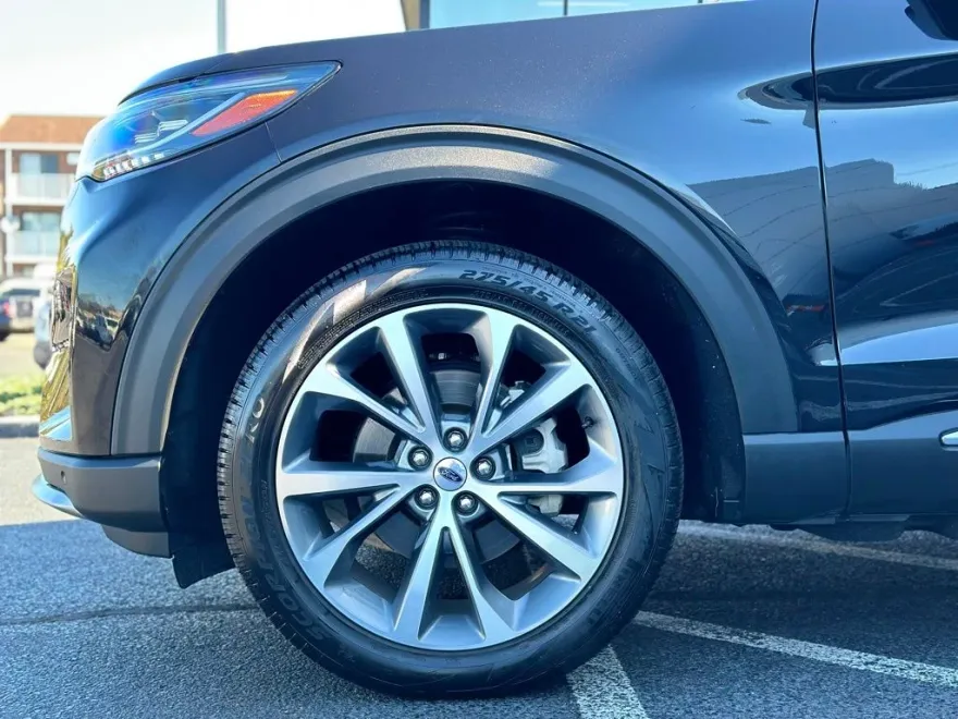2025 Ford Explorer Platinum photo 1