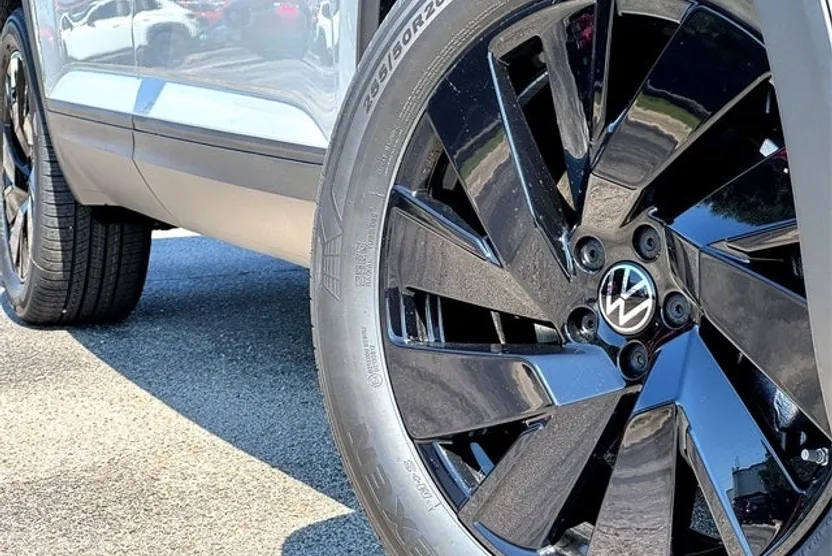 2026 Volkswagen Atlas SE Technology photo 1