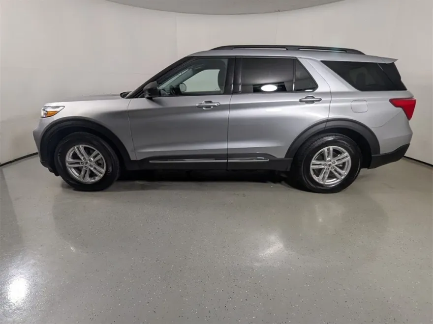 2023 Ford Explorer XLT photo 1