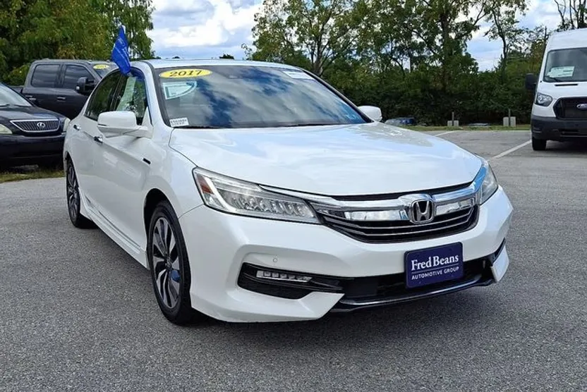 2017 Honda Accord Hybrid Touring photo 1