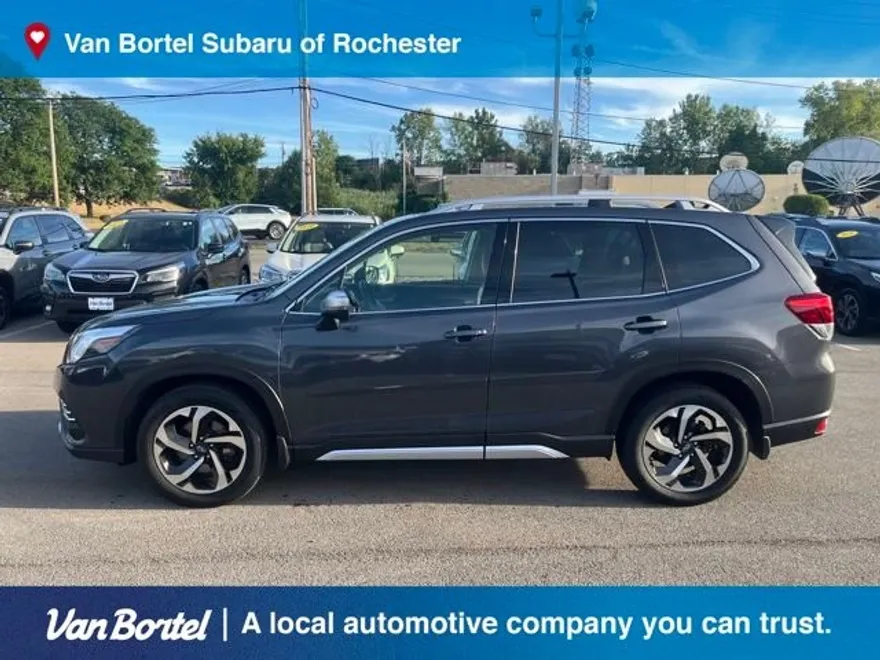 2024 Subaru Forester Touring photo 1