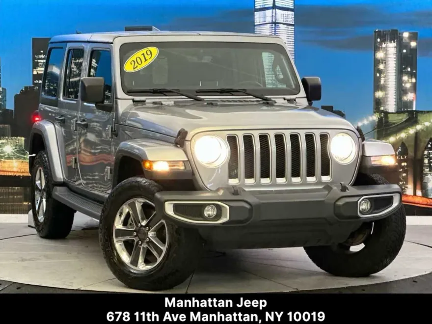 2019 Jeep Wrangler Unlimited Sahara photo 1