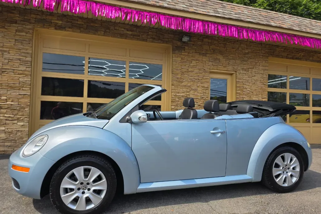 2009 Volkswagen Beetle S Convertible photo 1