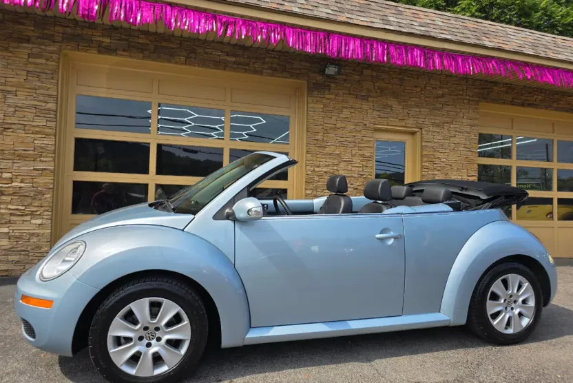 2009 Volkswagen Beetle S Convertible photo 1