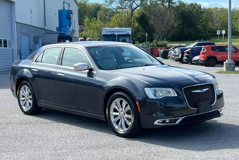 2016 Chrysler 300 C photo 1