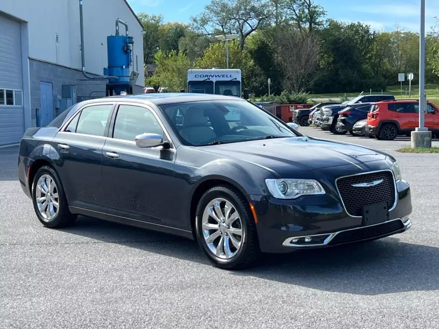 2016 Chrysler 300 C photo 1