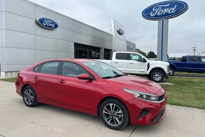 2023 Kia Forte LXS photo 1