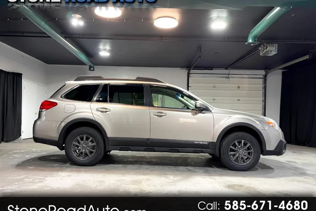 2014 Subaru Outback 2.5i Limited photo 1